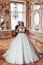 Vestido de Noiva Luxuoso em Tafetá com Aplicações e Saia Rodada Estilo Princesa