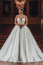Vestido de Noiva Luxuoso em Tafetá com Aplicações e Saia Rodada Estilo Princesa