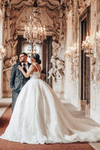 Vestido de Noiva Luxuoso em Tafetá com Aplicações e Saia Rodada Estilo Princesa