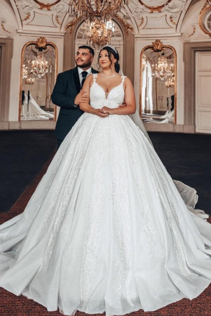 Vestido de Noiva Luxuoso em Tafetá com Aplicações e Saia Rodada Estilo Princesa