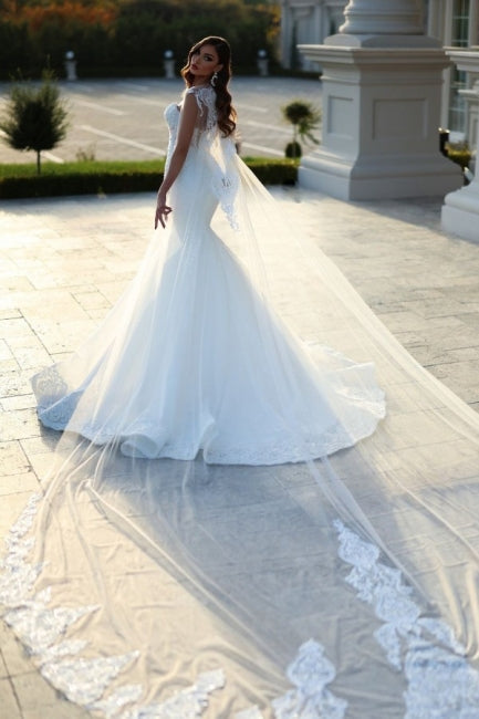 Abito da sposa bianco Sirena con strascico a coda di rondine