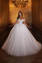 Vestido de noiva estilo princesa branco comprido fora dos ombros com renda e glitter