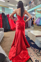 Vestido longo de baile preto com corte sereia e racha, estilo coração