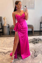 Vestido de fiesta largo con escote corazón en rosa intenso y lazo