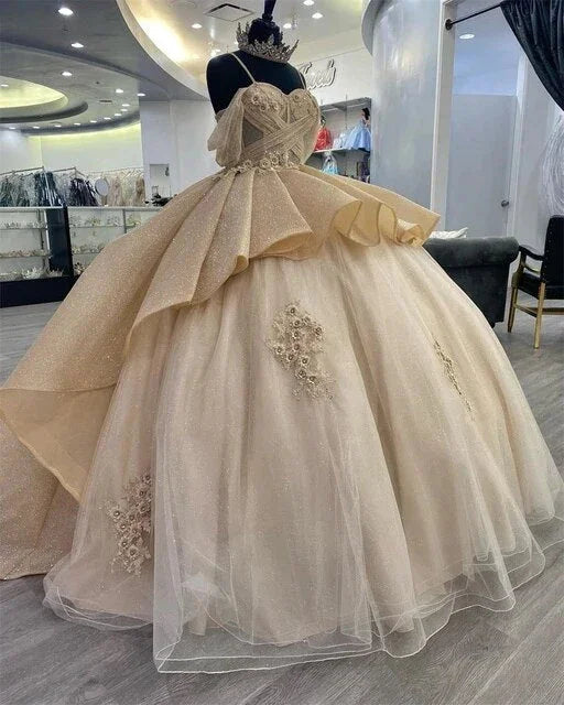 Vestido de Baile Princesa Brilhante Champagne Vestidos de Quinceanera Elegantes com Alças Apliques Vestido Doce 16 Y4150