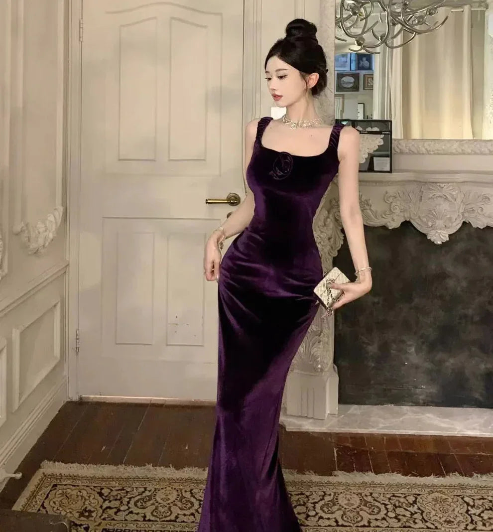 Vestido de Festa Longo Elegante em Veludo Roxo com Ombros Descobertos e Fenda Y8131