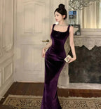 Vestido de Festa Longo Elegante em Veludo Roxo com Ombros Descobertos e Fenda Y8131