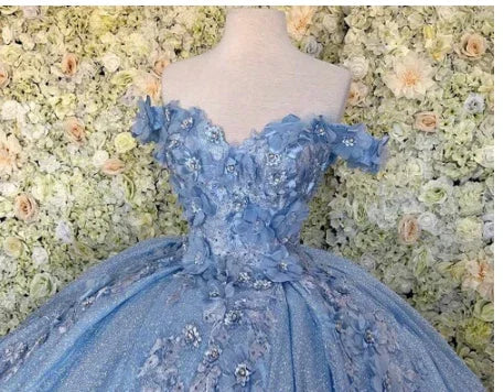 Vestido de baile azul com ombros descobertos, vestido cintilante de baile com flores S26908