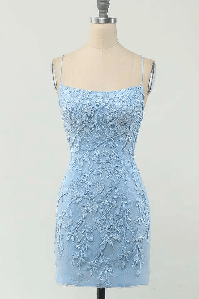 Robe courte rose ajustée avec nœud et appliqué pour bal de promo et retour à la maison