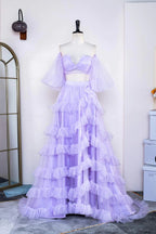 Vestido de fiesta de dos piezas color lavanda con hombros descubiertos, volantes y abertura
