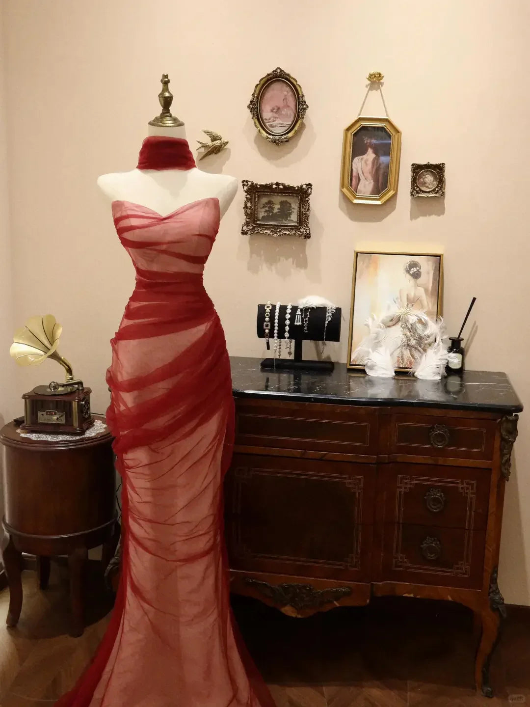 Vestido de noche formal rojo elegante de tul sin tirantes con corte sirena para baile de graduación Y8596