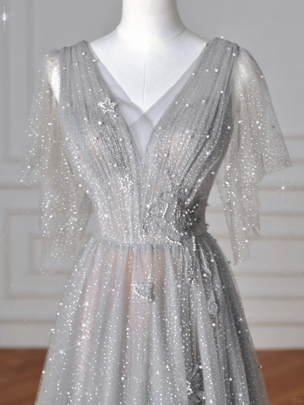 Vestido de Festa Cinzento Brilhante em Tule com Lantejoulas, Corte em A, Decote em V Sexy, Vestido de Noite Y8638