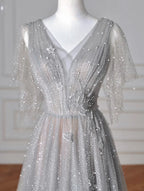 Vestido de Festa Cinzento Brilhante em Tule com Lantejoulas, Corte em A, Decote em V Sexy, Vestido de Noite Y8638