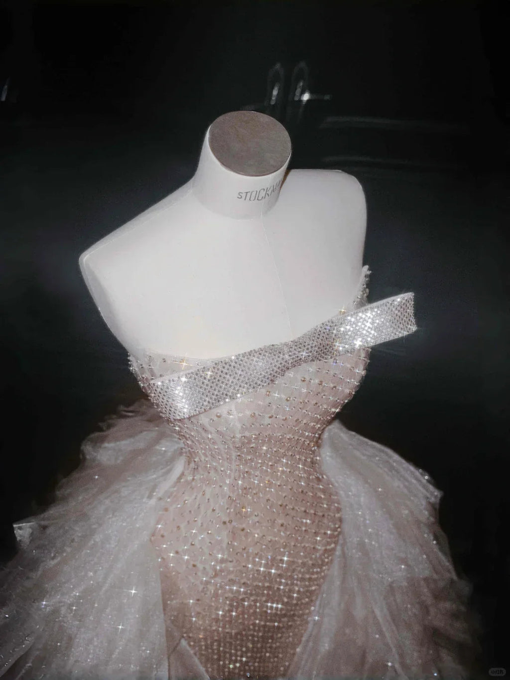 Hermoso vestido largo de fiesta y noche con lentejuelas y cuentas de tul champán ajustado Y8658