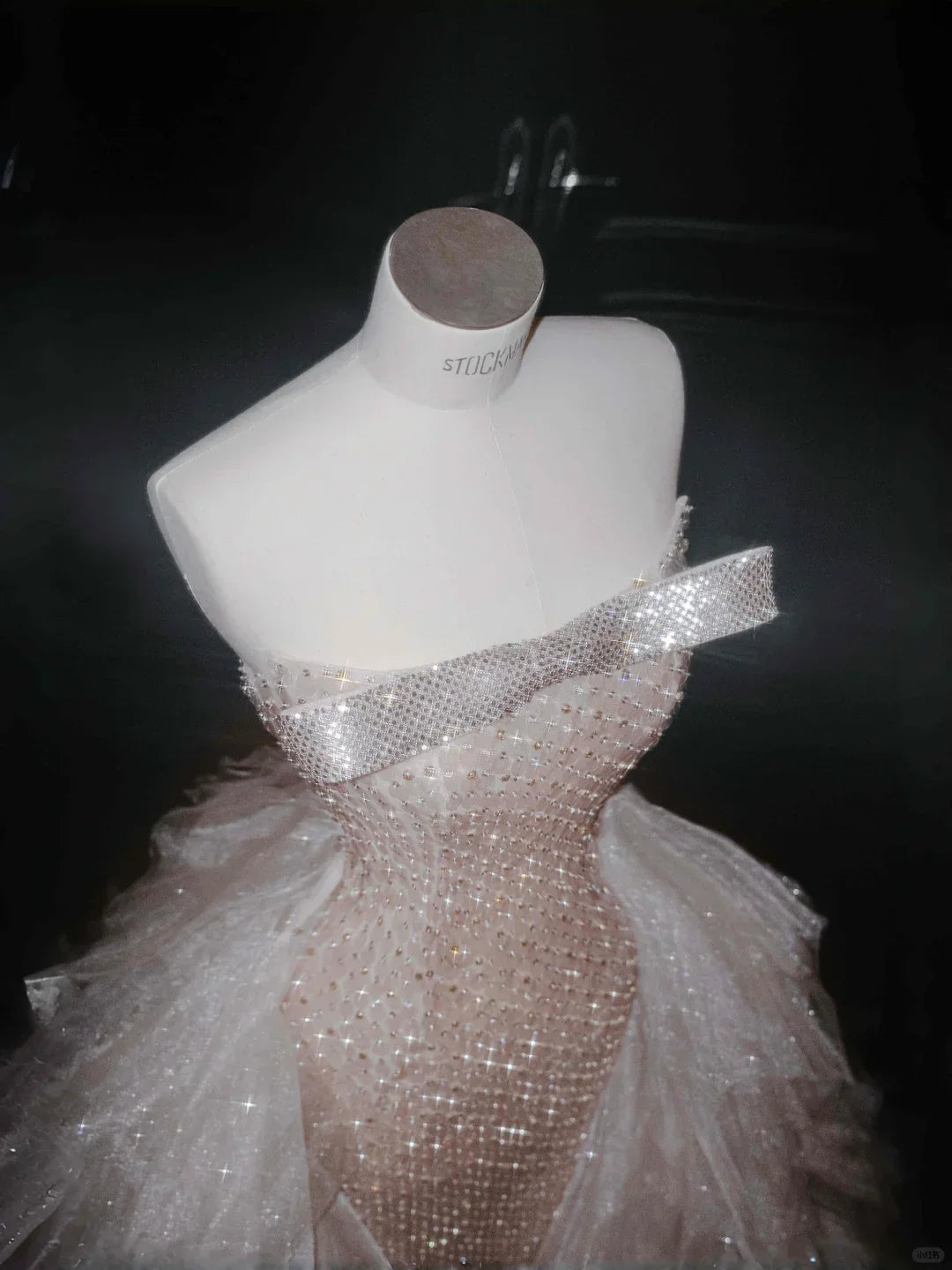 Hermoso vestido largo de fiesta y noche con lentejuelas y cuentas de tul champán ajustado Y8658