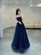 Vestidos de fiesta formales de noche azul marino con tirantes y tul en línea A elegante Y6776