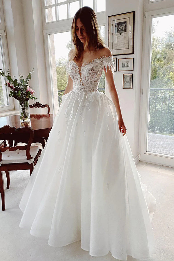 Robe de mariée rustique en dentelle avec appliques uniques et épaules dénudées