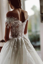 Robe de mariée rustique en dentelle avec appliques uniques et épaules dénudées