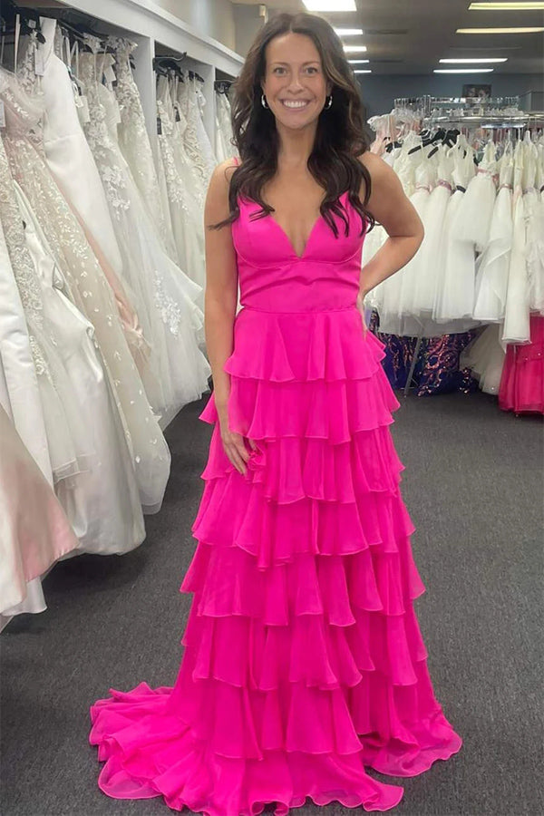 Vestido de cerimónia em chiffon com folhos fúcsia, alças em decote em V e racha