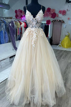 Robe de mariée en dentelle de tulle champagne à col en V