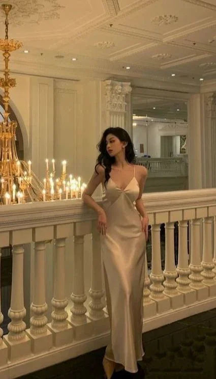 فستان سهرة طويل أنيق بحمالات رفيعة وياقة على شكل حرف V Y7285