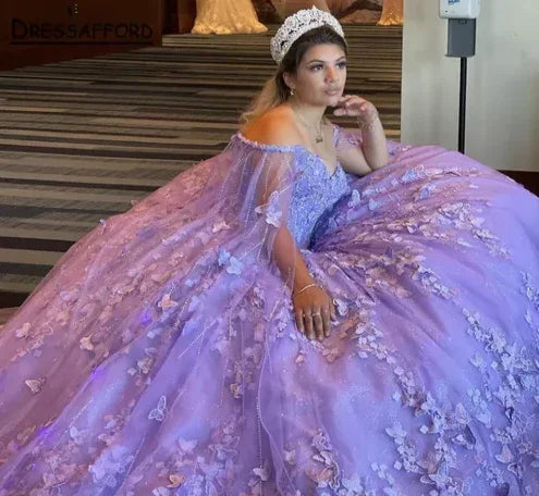 Vestido de Bola Luxuoso de Alfazema com Borboletas, Vestido Doce 16 Y6755