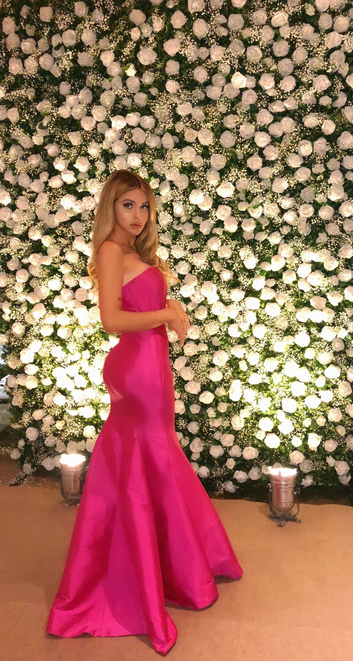 Vestido de noche elegante de satén sin tirantes estilo sirena color rosa intenso Y5183