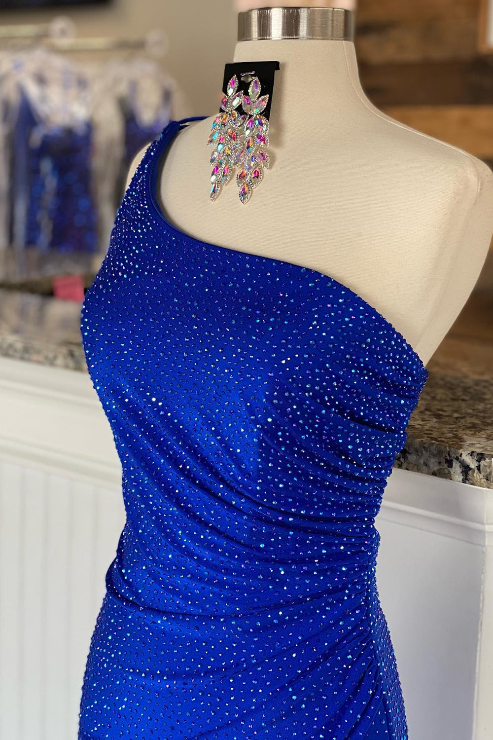 Meerjungfrau-Ballkleid aus Jersey mit One-Shoulder-Ausschnitt und Schlitz