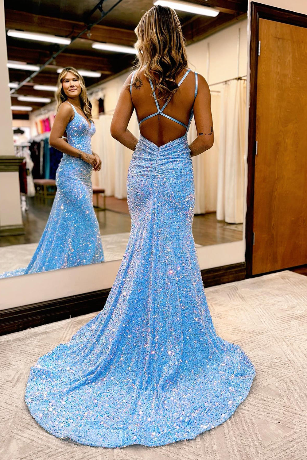 Roycebridal Maddison | Vestido de Baile Longo Azul Brilhante com Lantejoulas em Forma de Sereia e Costas Descobertas