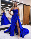 Trägerloses A-Linien-Ballkleid mit Schlitz