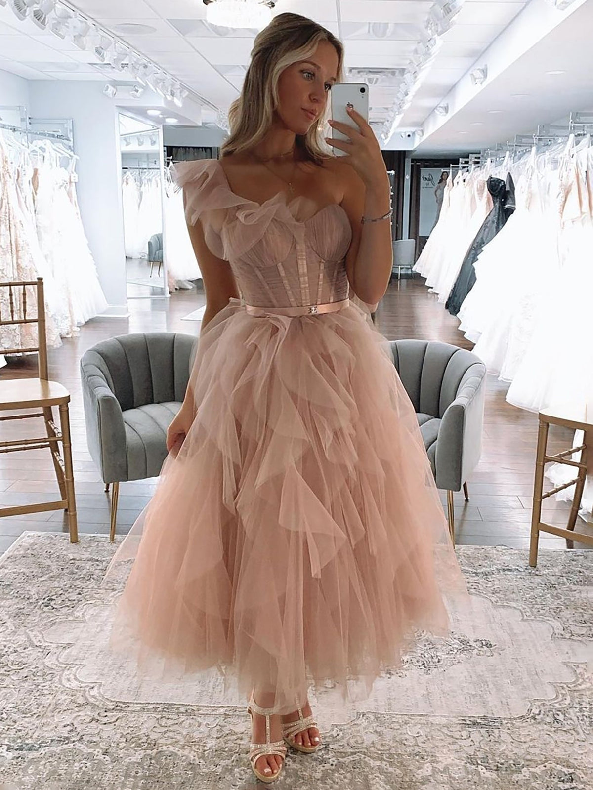 Langes Ballkleid in A-Linie mit One-Shoulder-Tüll in Blush