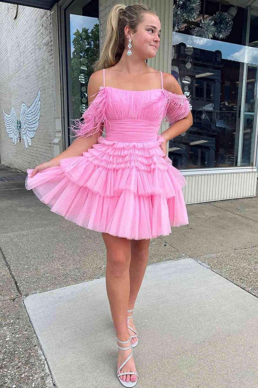 Thea | A-Linien-Heimkehrkleid aus rosa Glitzertüll mit Feder
