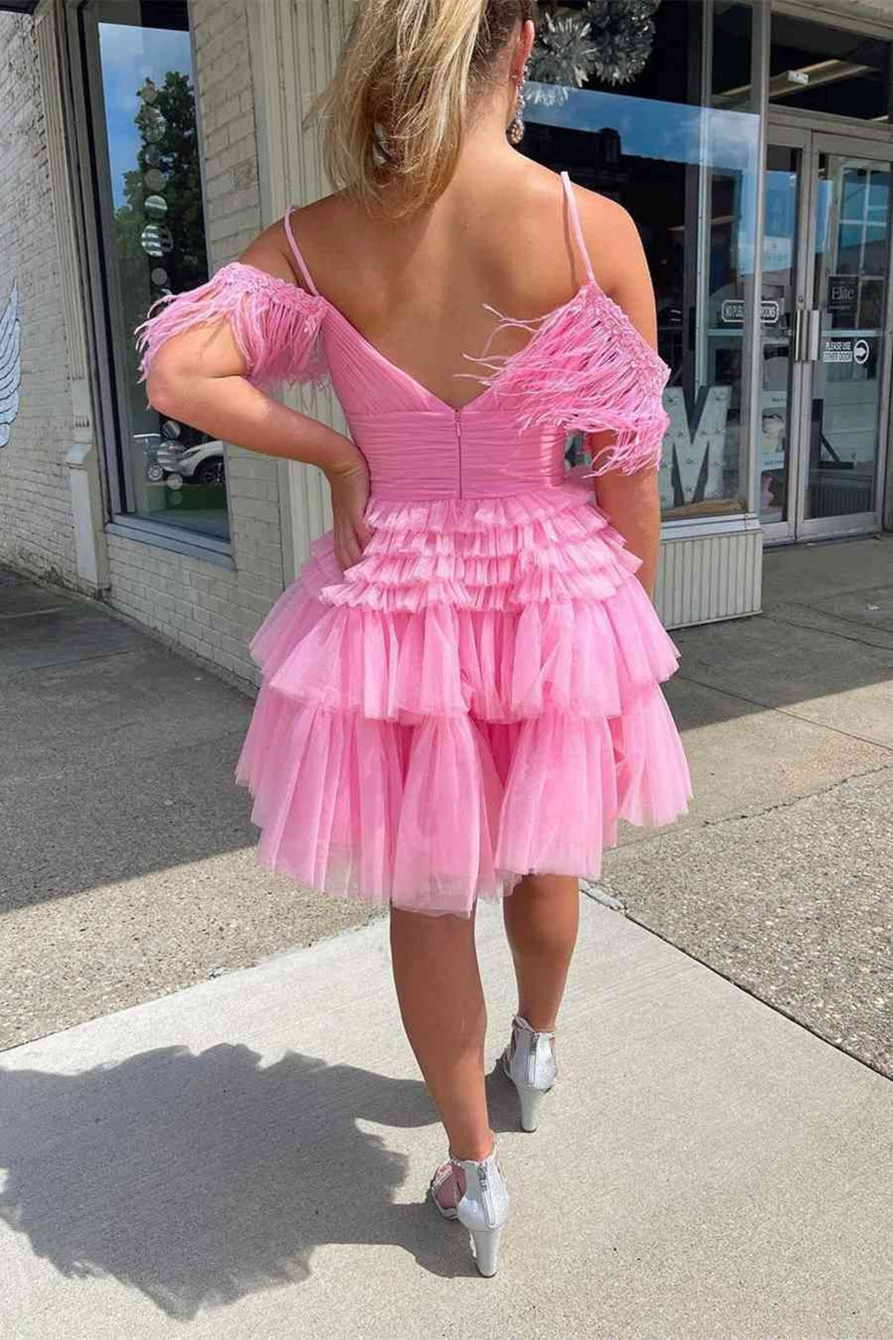 Thea | A-Linien-Heimkehrkleid aus rosa Glitzertüll mit Feder