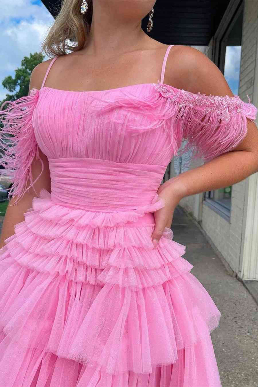 Thea | A-Linien-Heimkehrkleid aus rosa Glitzertüll mit Feder