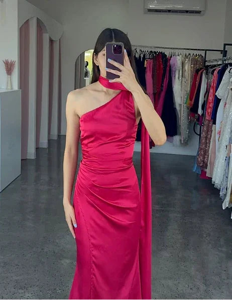 Vestido de Festa Longo Elegante em Cetim Rosa Choque com Um Ombro Só Modelo Y8419