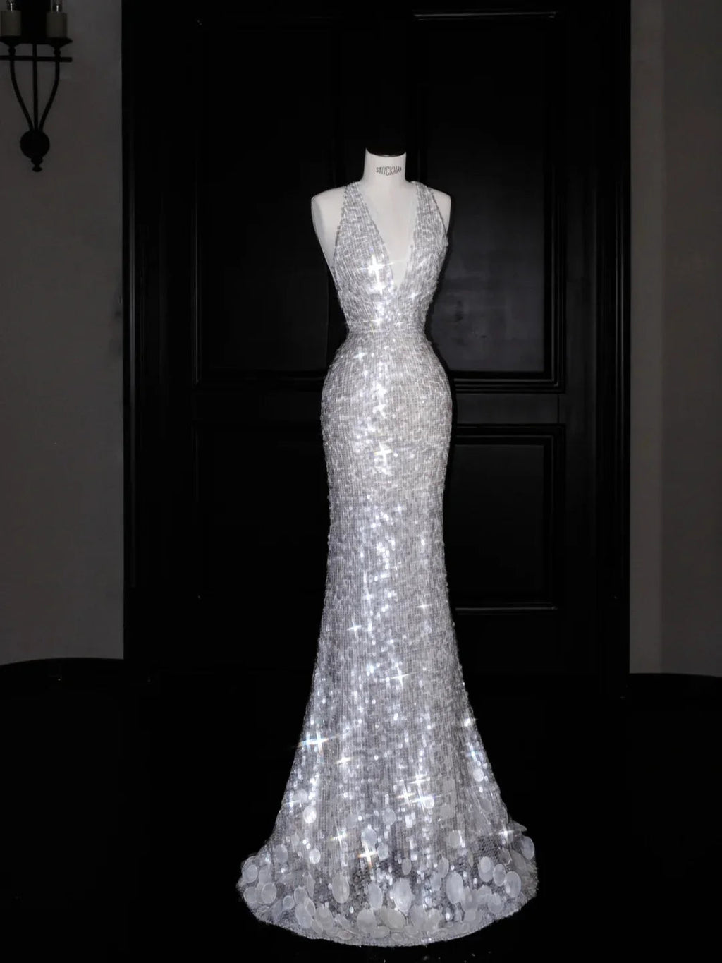 Vestido de Festa Prateado com Lantejoulas, Decote em V, Costas Descobertas, Estilo Sereia Y8680