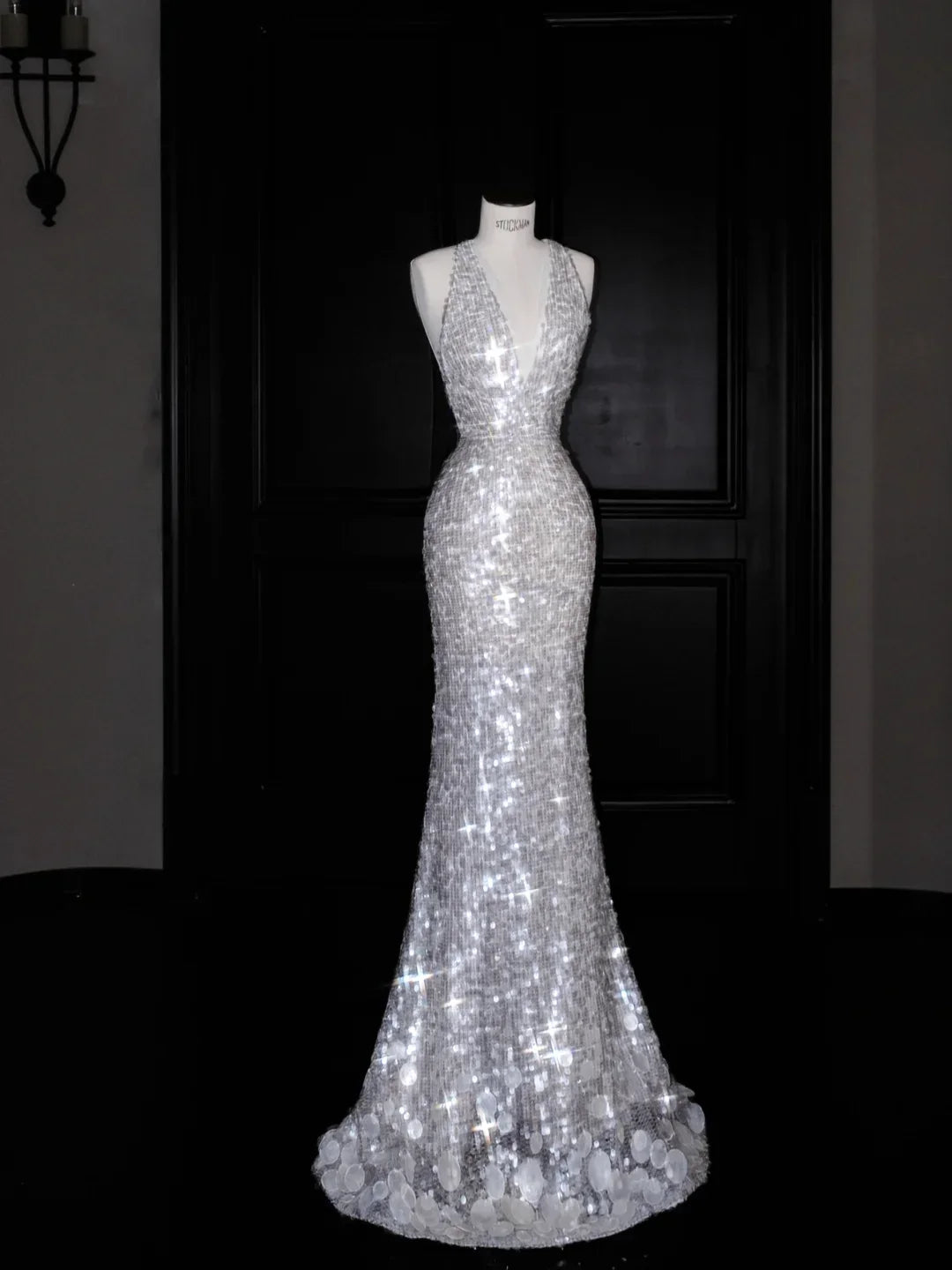 Vestido de Festa Prateado com Lantejoulas, Decote em V, Costas Descobertas, Estilo Sereia Y8680