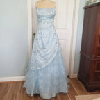 Vestido de baile elegante azul gelo com lantejoulas e contas, vestido de baile em linha A com camadas de tule Y7931