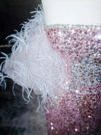 Vestido de noche sirena sin tirantes con lentejuelas y plumas rosa hada con abertura para baile de graduación Y8660