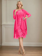 Etui/Säulenförmiges Kleid mit Illusion, knielang, aus Spitze und Chiffon, Brautmutterkleid mit herabfließenden Rüschen und Pailletten