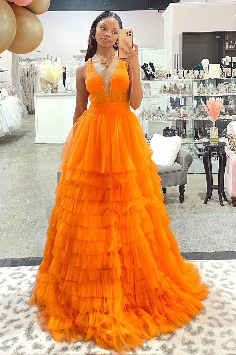 Roycebridal Reese | Langes A-Linien-Ballkleid aus Tüll mit V-Ausschnitt in Orange