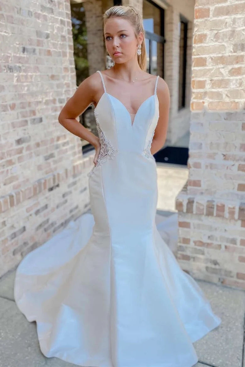 Robe de mariée longue blanche à col en V avec perles et coupe trompette