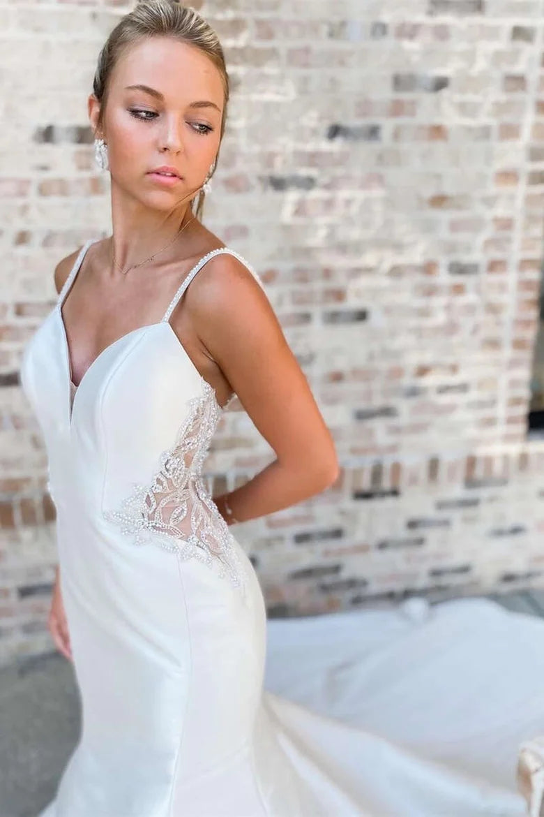 Robe de mariée longue blanche à col en V avec perles et coupe trompette