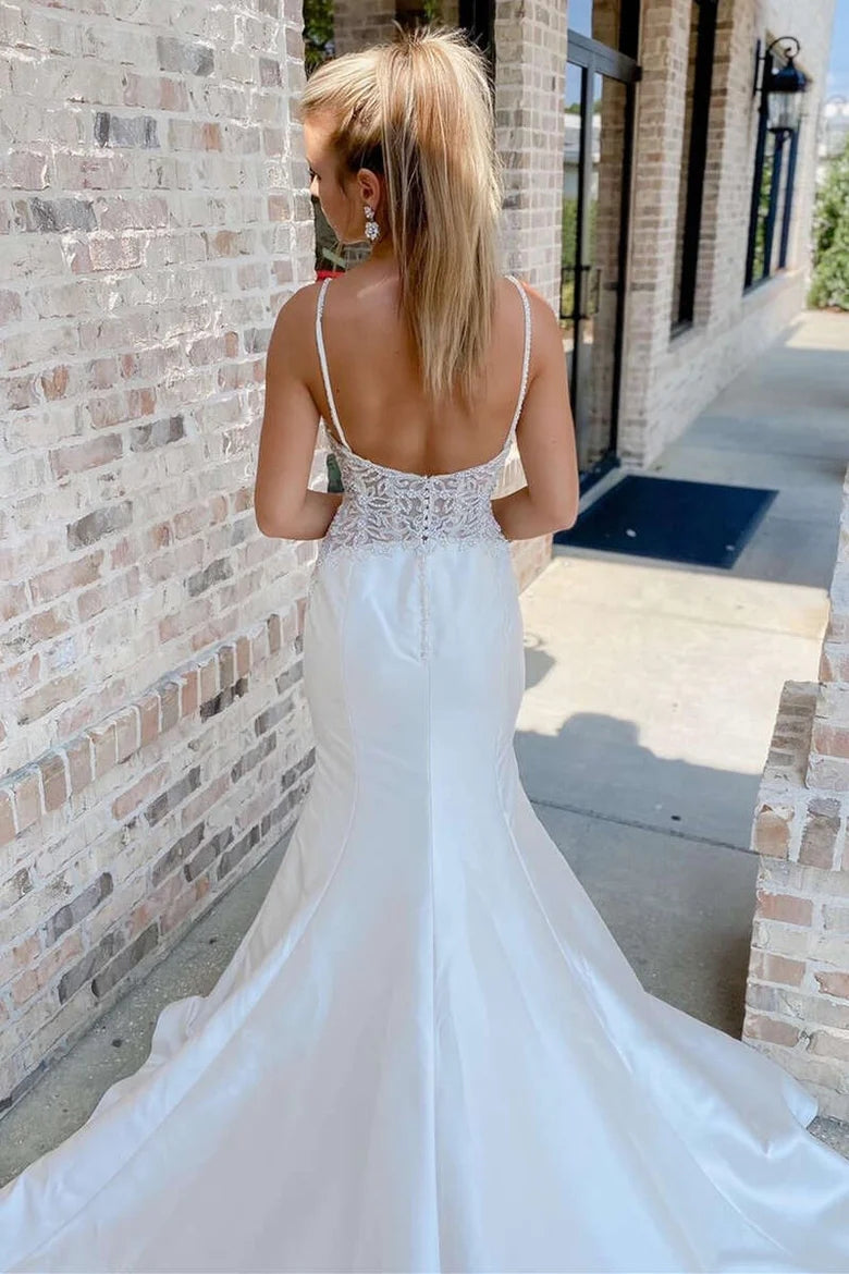 Robe de mariée longue blanche à col en V avec perles et coupe trompette