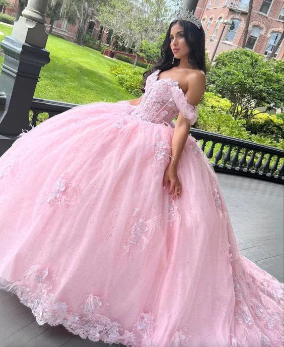Vestido de Baile Rosa de Tule com Ombros Descobertos Vestido Doce 16 Anos Y2610