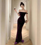 Vestido de Festa Longo Elegante em Veludo Roxo com Ombros Descobertos e Fenda Y8131