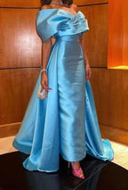 Vestido de Festa Azul de Cetim com Ombros Descobertos Y4026