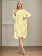 Etui/Säulenförmiges Kleid mit Illusion, knielang, aus Spitze und Chiffon, Brautmutterkleid mit herabfließenden Rüschen und Pailletten