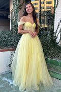 Vestido de baile formal com corpete e saia em linha A de tule, decote ombro a ombro