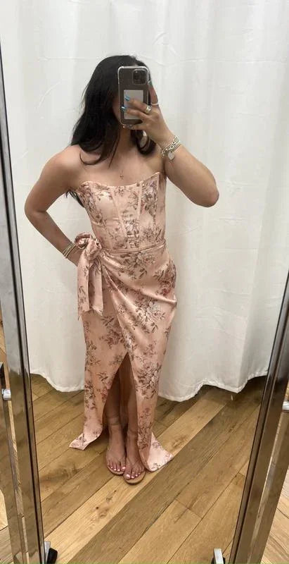 Vestido de fiesta formal de satén con corsé estampado fucsia y abertura frontal Y8458